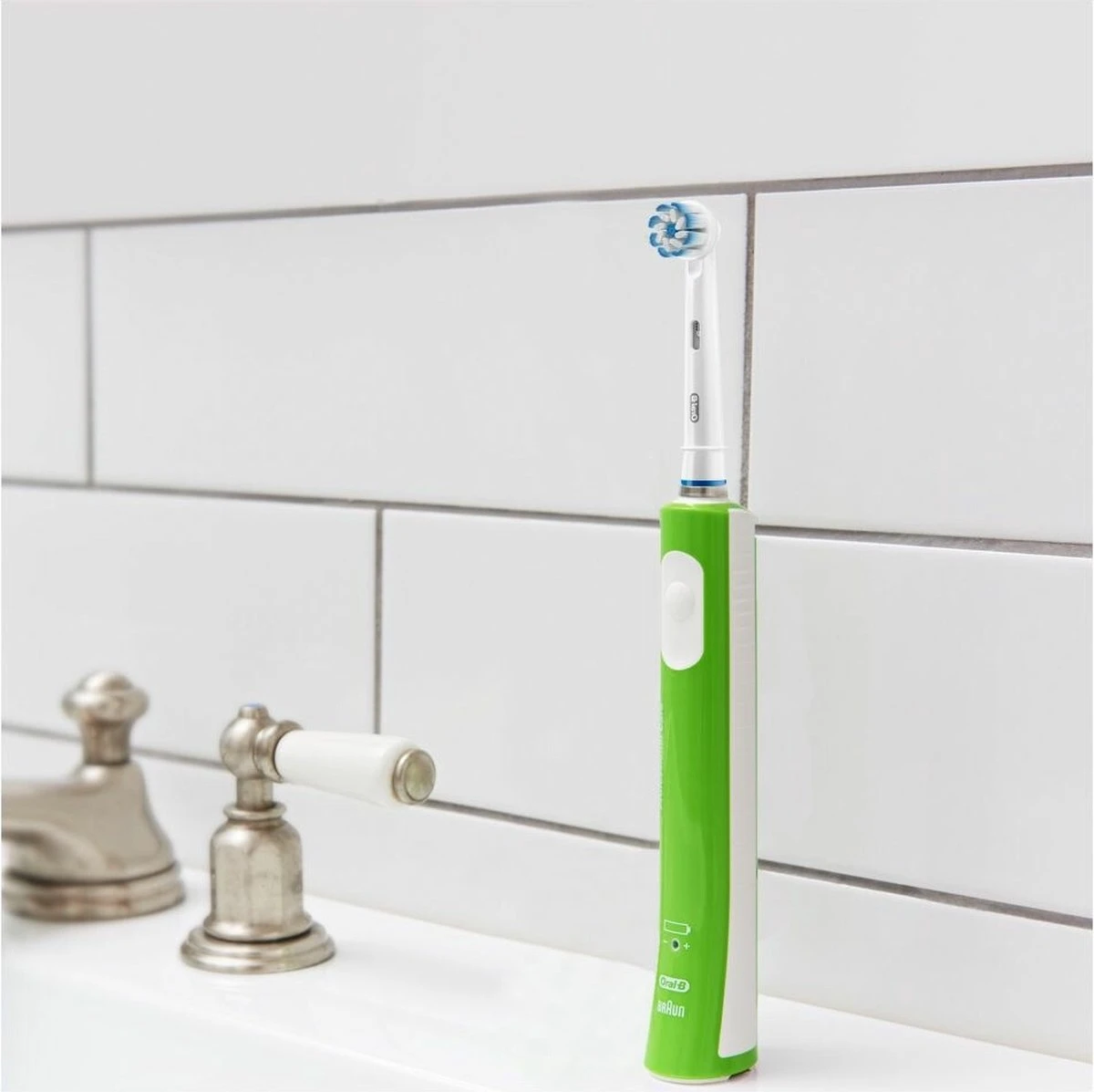 Oral B Oral-B Junior - Elektrische Tandenborstel - Groen 3 Oral B Oral-B Junior - Elektrische Tandenborstel - Groen - Afbeelding 3
