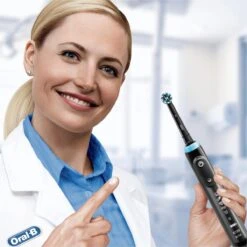 Oral B Oral-B CrossAction Zwart Opzetborstels - 4 Stuks -SmileBright Goedkope Winkel 1200x1200 384